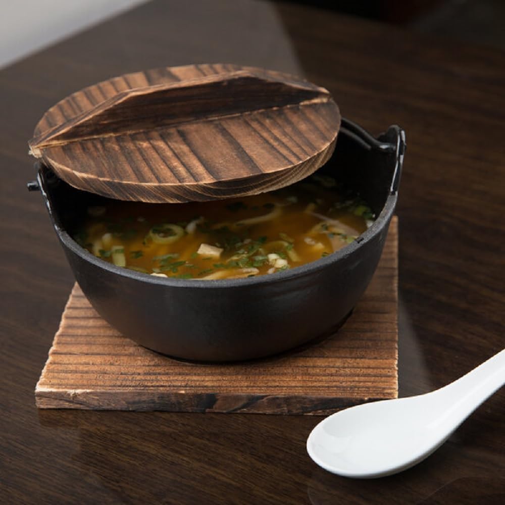 Cast Iron Japanese Noodle Bowl with Wooden Lid and Base - Japanese Style Traditional Cookware Serveware Nabemono Hot Pot Stockpot Wok Cooking Ideal for Restaurants Home