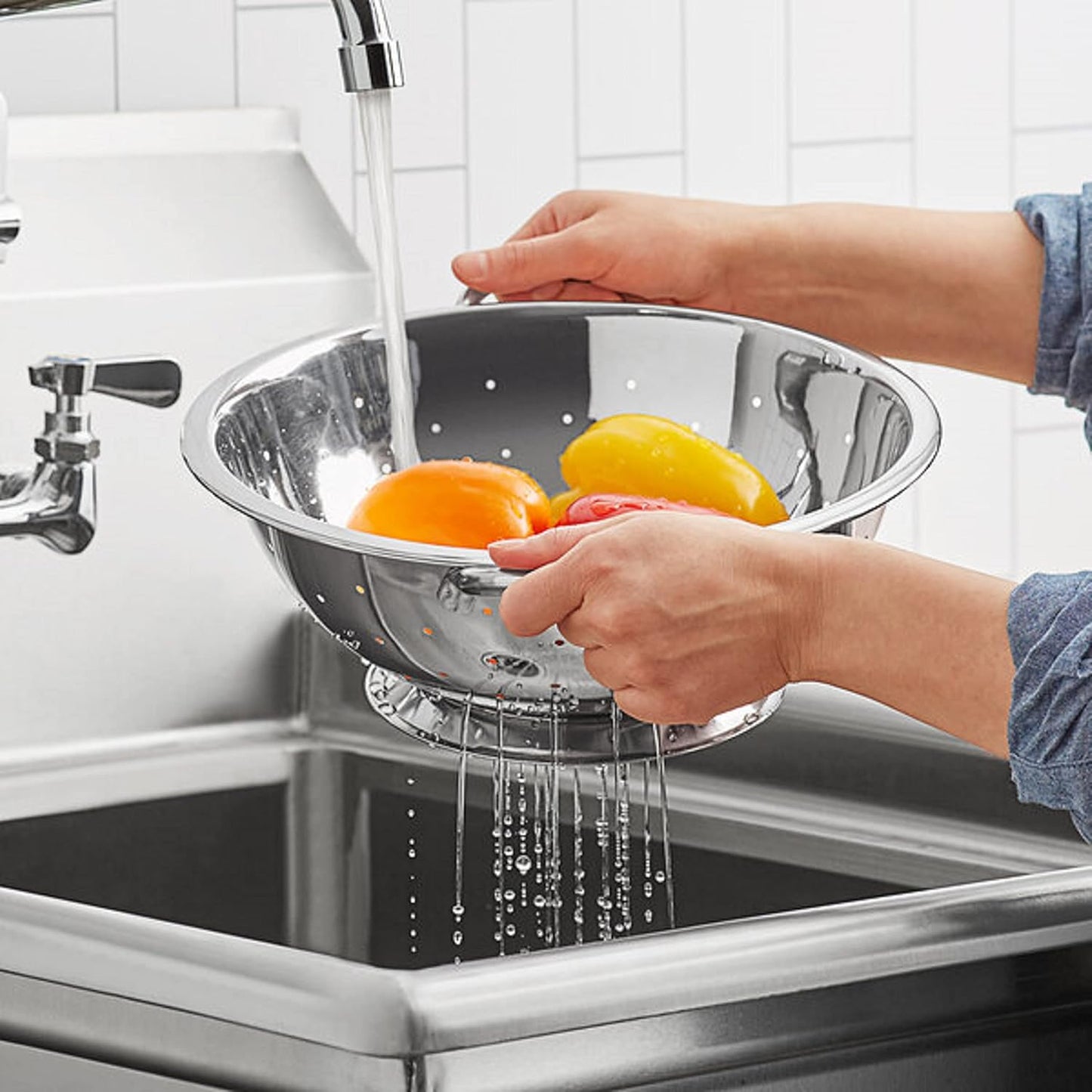 Stainless Steel Colander with Handle- Kitchen Strainer Mteal Colander Wash Vegetables Fruits Drain Cooked Pasta Kitchen Essentials Food Strainer Basket Strainer