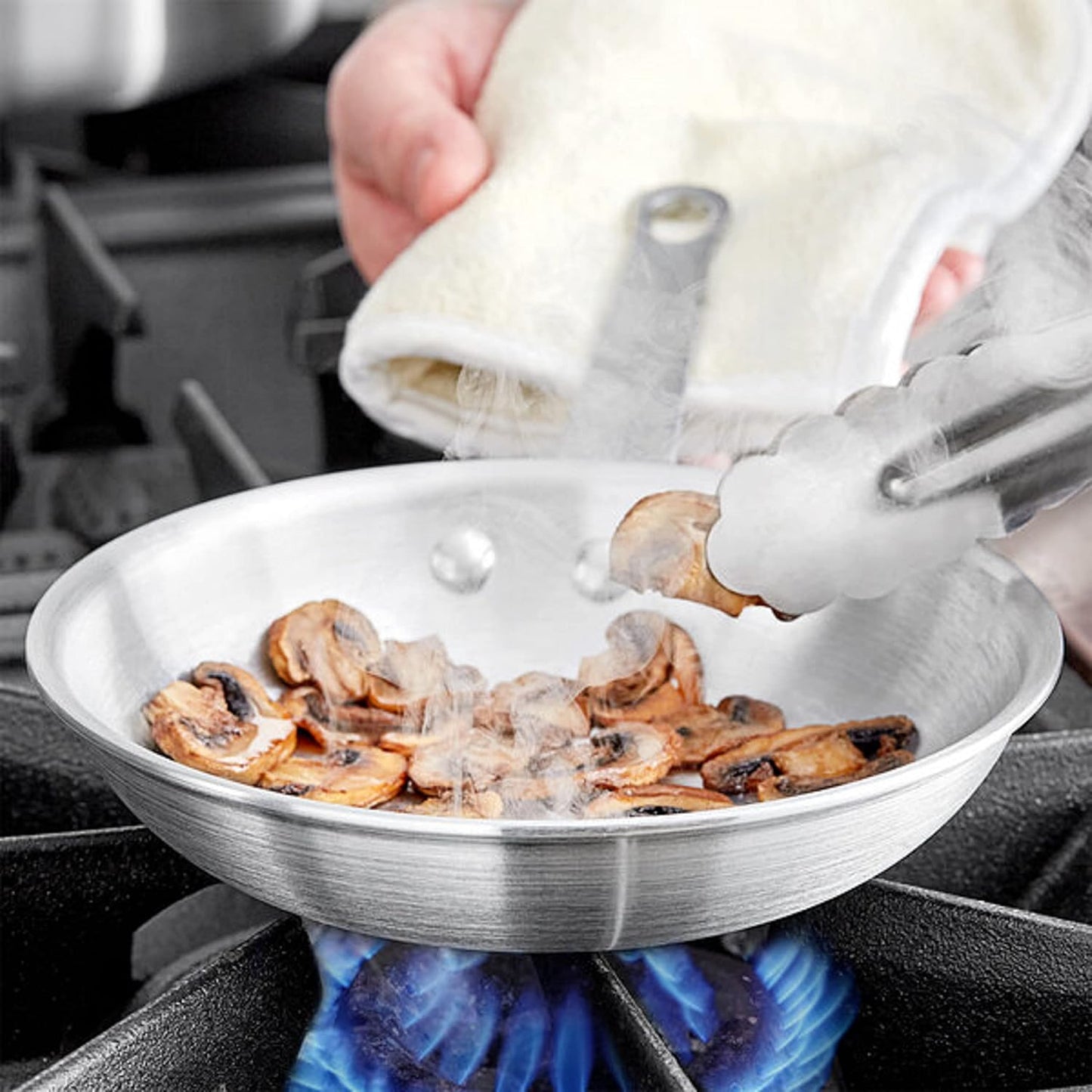Aluminum Frying Pan with Plated Iron Riveted Handle - Mirror-Finish Skillet Cookware Egg Pan Omelet Pans Professional Cooking Pan Chefs Pan Dishwasher Safe