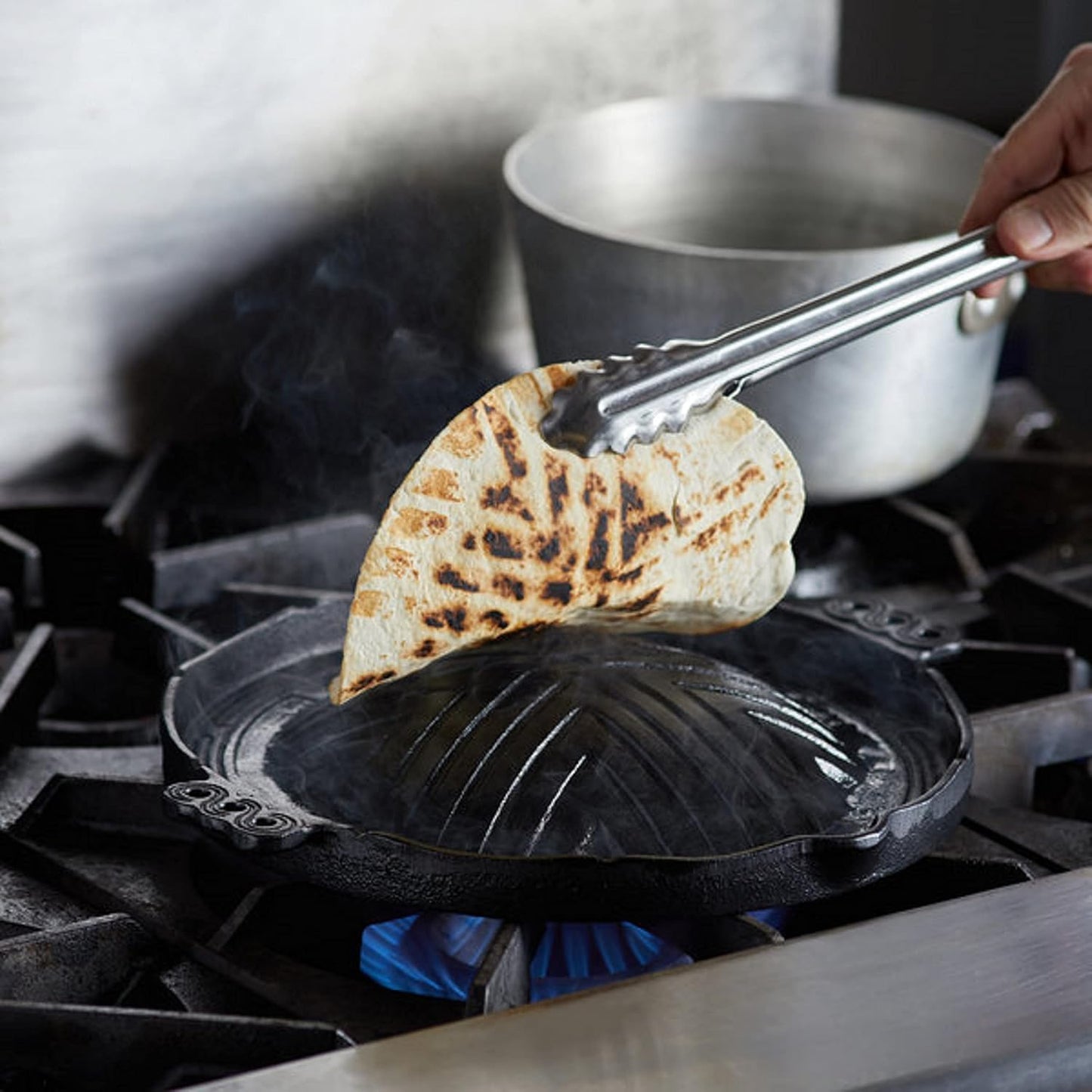 Round Cast Iron Stovetop Barbecue Plate Grill/Griddle - with Easy Grip Handles Griddle Pan for Stove Top Gas Range Grilling Pan Gets Better with Each Use