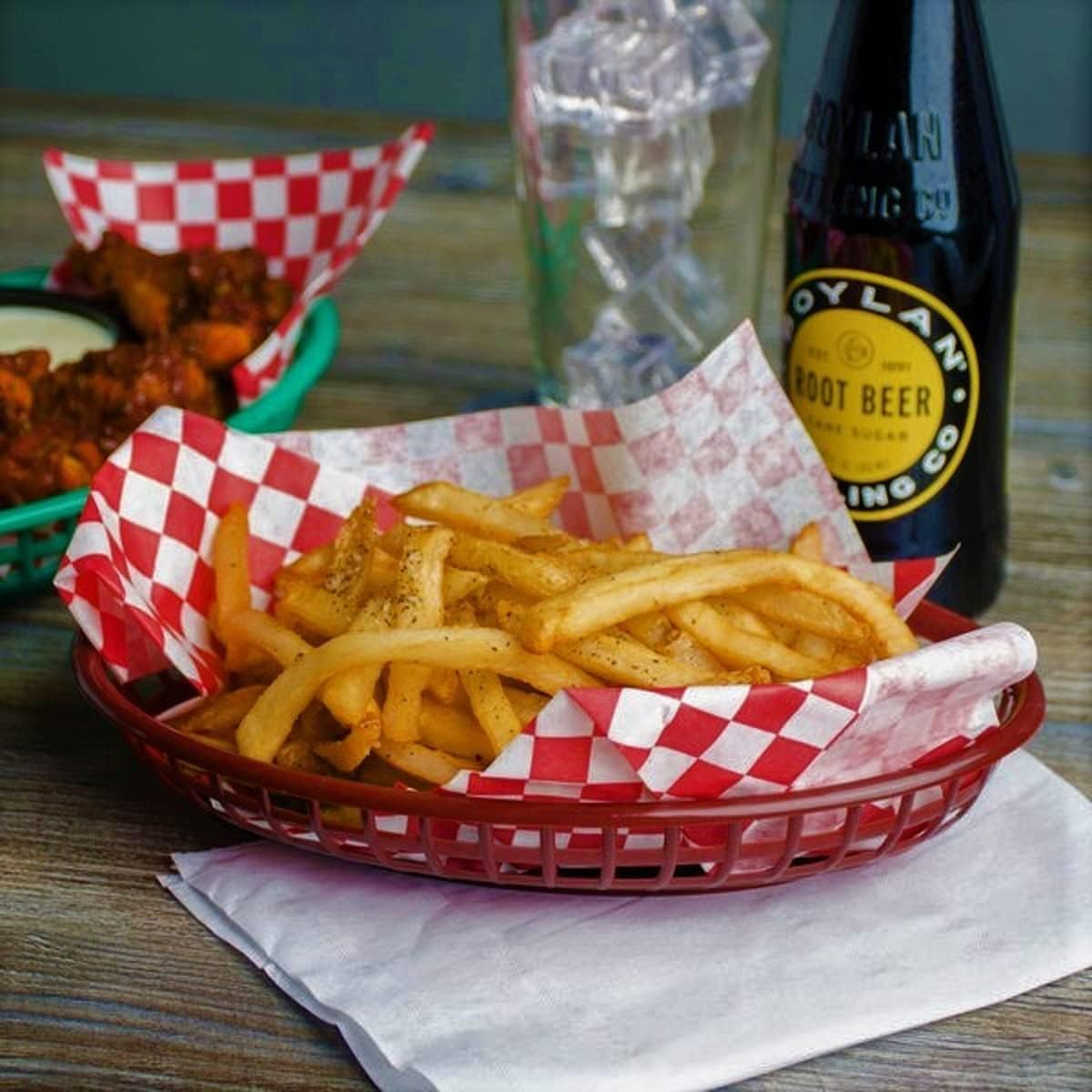 Fast Food Basket Plastic Set of 12- Fry Fast Food Reusable Foodservice Restaurant Diner Tray Plates Restaurant Deli Serving Chicken Burgers Sandwiches & Fries