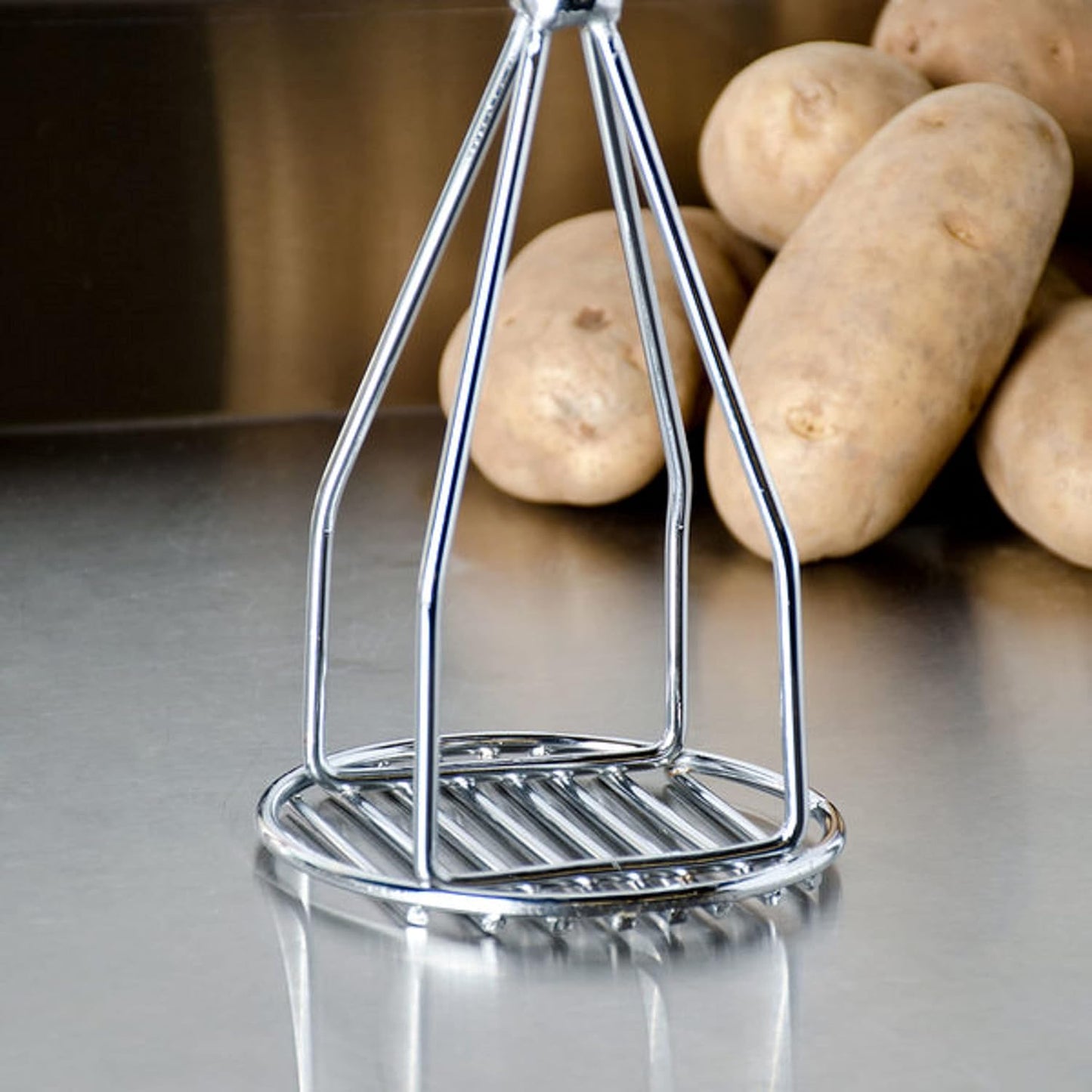 Round Potato Masher Iron Plated with Wooden Handle-Professional Integrated Masher Kitchen Tool & Food Masher/Potato Smasher Perfect for Bean Vegetable Fruits Avocado and Meat