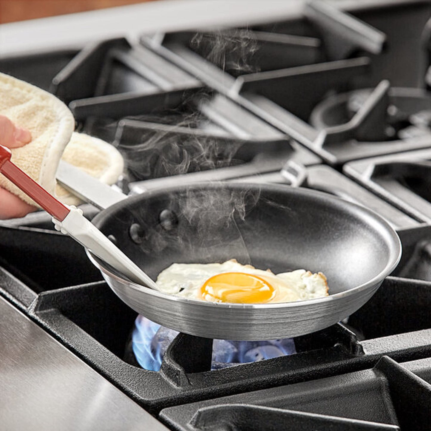 Nonstick Frying Pan Aluminum Skillet with Plated Iron Riveted Handle - Mirror-Finish Skillet Cookware Egg Pan Omelet Pans Professional Cooking Pan Chefs Pan Dishwasher Safe